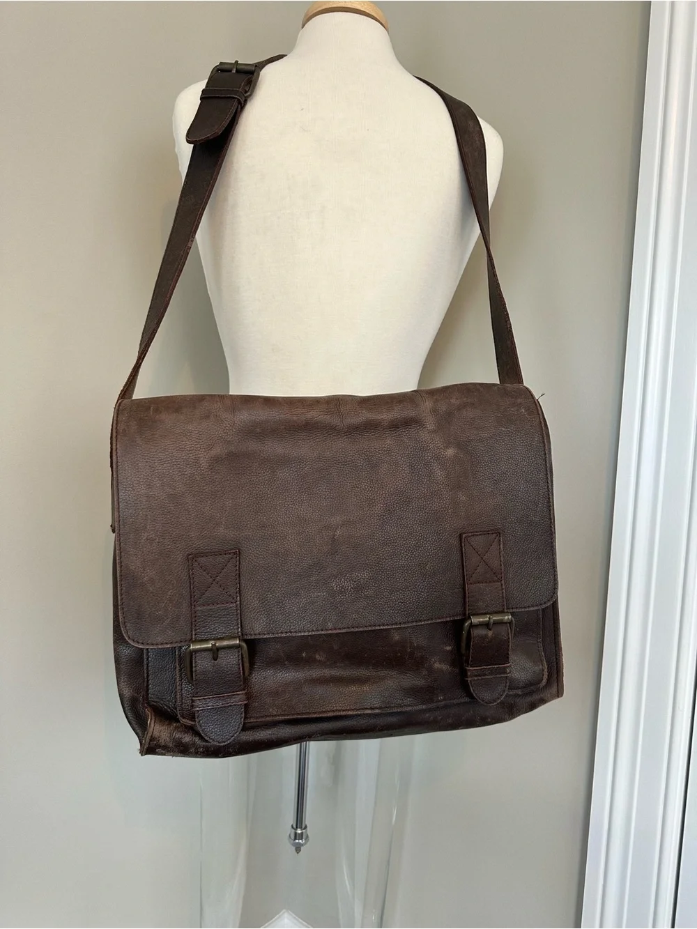 Classic Brown Leather Messenger Bag